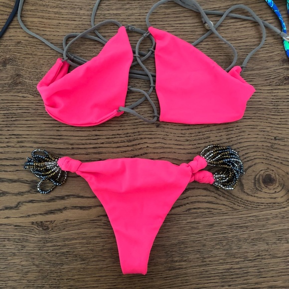 Clothes and bathing suits - Picture 3 of 8